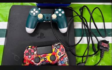 PS4 slim (500GB)