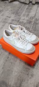 Kasut putih Nike