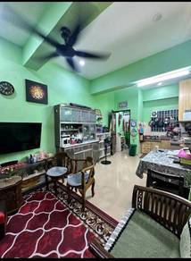 Flat For Sale in Kompleks Pulau Mutiara