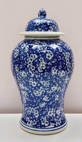Chinese Ceramic Ginger Jar/Vase with a lid 45cm