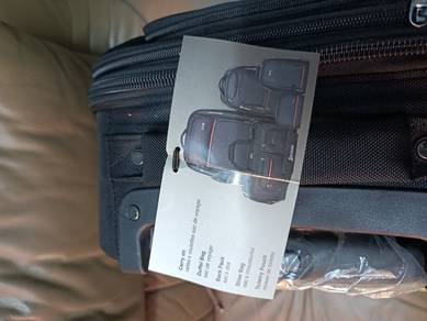 srixon brand new travel bag with 2 wheels