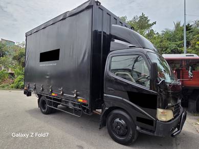 Lori 3 tan Hino TAIL LIFT CURTAIN SIDER BOX 5000kg