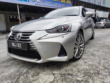 2017 Lexus IS 200 T LUXURY
