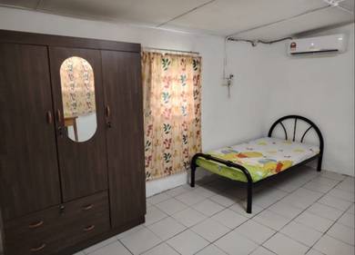 Room in Gersik / Saguking / Jawa / Parit, LBN