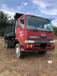 Tipper lorry