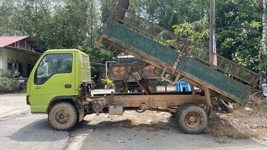 Lori untuk dijual