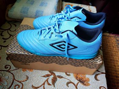 Kasut Futsal 