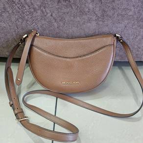 Michael kors sling bag