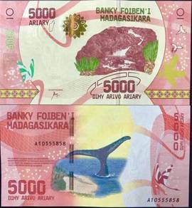 MADAGASCAR 5000 ARIARY 2017 P 102 unc