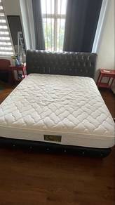 Kingsize bed + Mattress Dreamlands