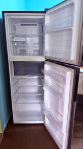 Peti Ais SHARP 2 Pintu (224L)