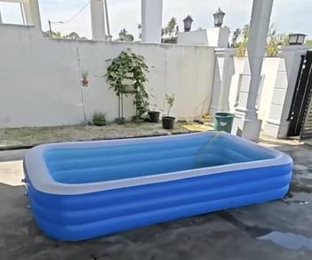 kolam mainan ibu ayah dan anak2