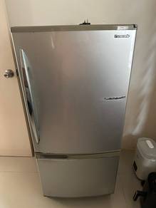 PANASONIC Refrigerator / Peti ais/ Fridge