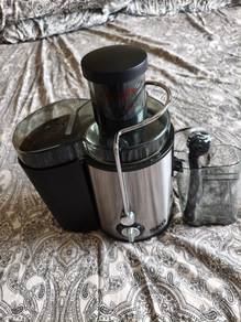 SKG Stainless Steel Centrifugal Juice Extractor.