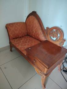 Vintage Chaise Lounge with Side Table