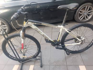 Raleigh race size 26 mtb