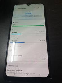 samsung a30.  4gb/64gb