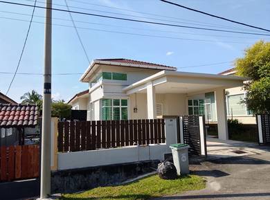 Bungalow House For Sale in Durian Tunggal,MLK