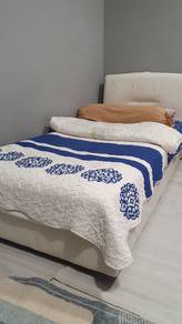 Bed and single mattress Tilam dengan katil single