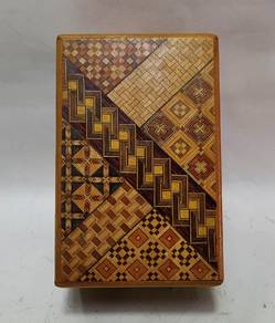 Vintage Japanese Inlaid Wood Puzzle Box Beautiful