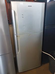 peti sejuk 2 pintu Hitachi elok lagi 