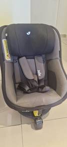 Joie Spin 360 Ember car seat.