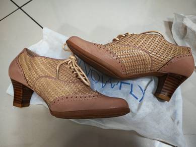 leather snowfy shoe