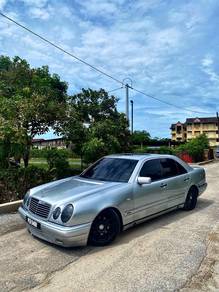 Mercedes Benz E200 200 ELEGANCE (CKD) in Puchong, SGR