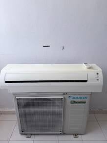 Daikin non inverter 2.5hp wall mounted secondhand