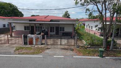 Semi-Detached House For Sale in Triang,PHG