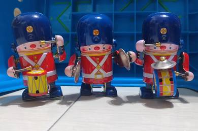 Set of wind up toy