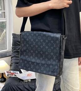 Authentic LV Louis Vuitton District Bag MM Eclipse