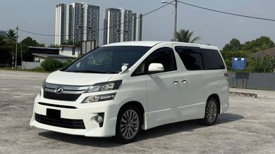 Toyota Vellfire Z GOLDEN EYES in Old Klang Road, KUL