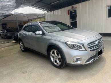 Mercedes Benz GLA180 GLA180 SE in Batu Caves, SGR