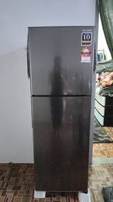 Peti sejuk Sharp 270L