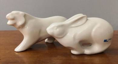 Patung INAX white ceramic puma rabbit statue 2