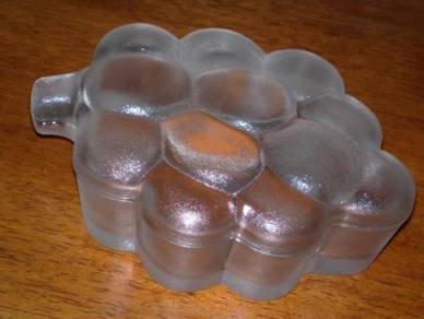 Kotak frosted glass grape trinket box