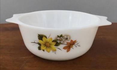 Pyrex autumn glory bowl without lid
