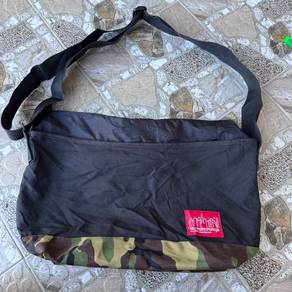 Manhattan Portage Shoulder Bag Black/Camouflage