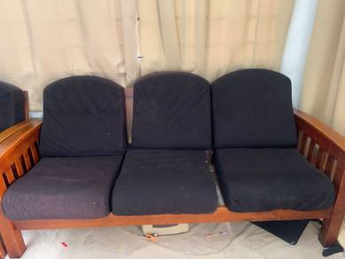 Sofa kayu solid