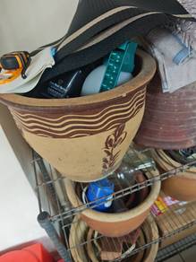 Flower pot with engraved design one piece 