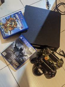 PlayStation 4 slim✅ 
1tb✅ 
Good condition✅ 
2 ds4 