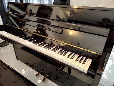 YAMAHA LU-101 Studio Piano Japan