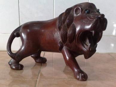 Singa kayu vintage wooden lion statue