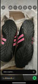 *•Adidas pre loved shoes to letgo!•*