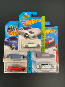 Hot Wheels Porsche Panamera Set