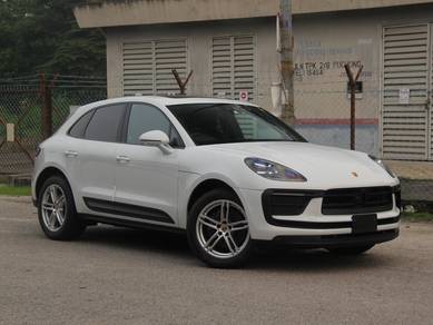 2023 Porsche Macan -