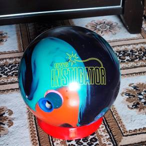 Bowling Ball: DV8 Instigator (15.12 lbs)