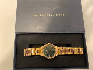 Preloved Daniel Wellington Watch Gold Green