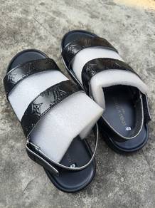 sandal lelaki saiz 43 cutting kecik